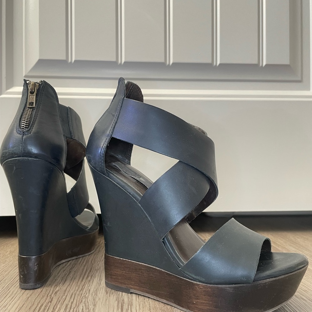 Wedge sandal women’s size 7 - Picture 2 of 8
